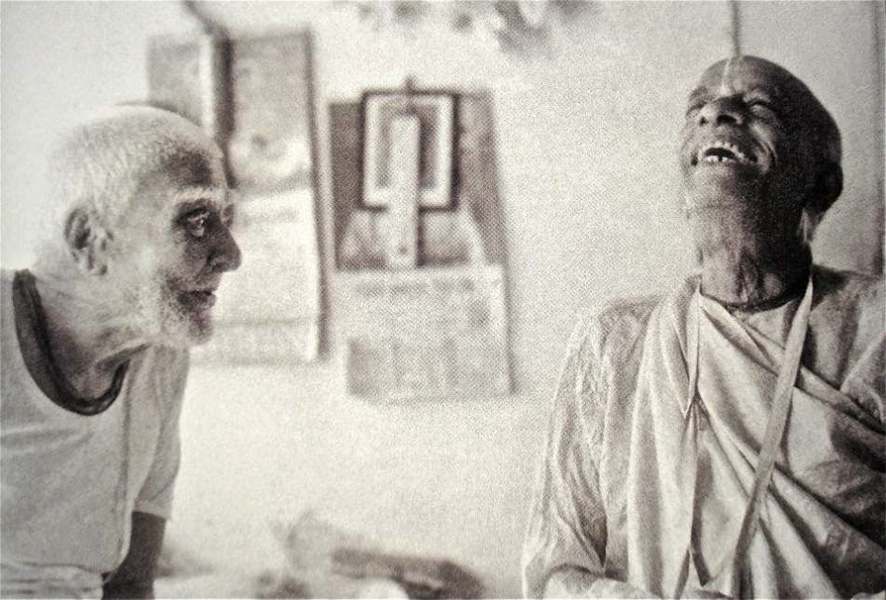 Śrī Lalitā Prasāda Ṭhākura in interaction with Srila A.C.Bhaktivedānta Swāmī Prabhupada